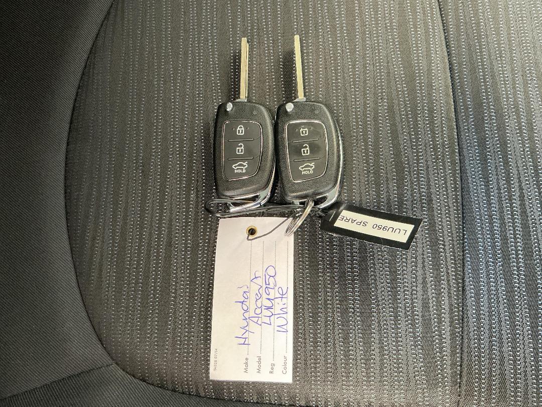 Photo '22' of Hyundai Accent Photo '22' of Hyundai Accent