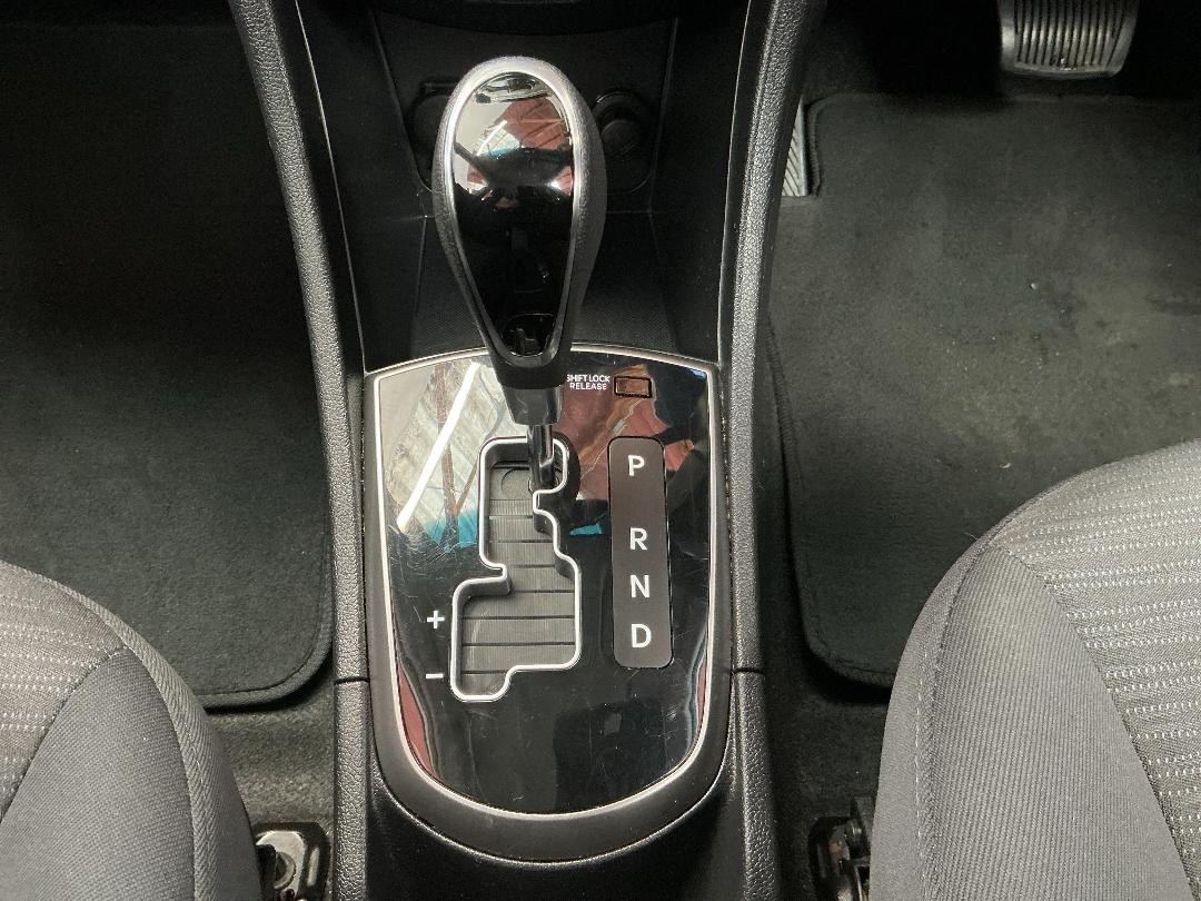 Photo '23' of Hyundai Accent Photo '23' of Hyundai Accent