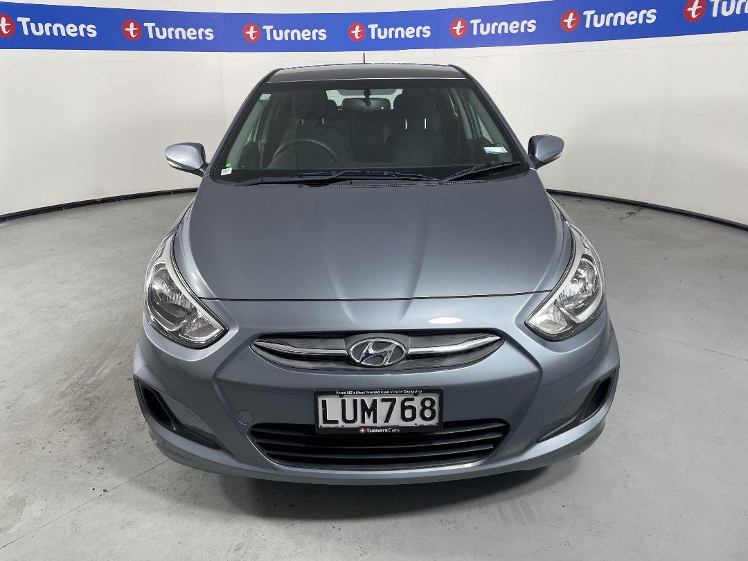 Photo '2' of Hyundai Accent Photo '2' of Hyundai Accent