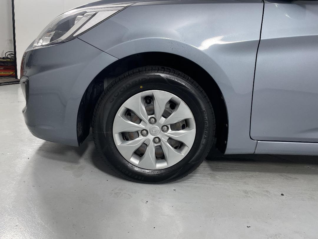 Photo '10' of Hyundai Accent Photo '10' of Hyundai Accent