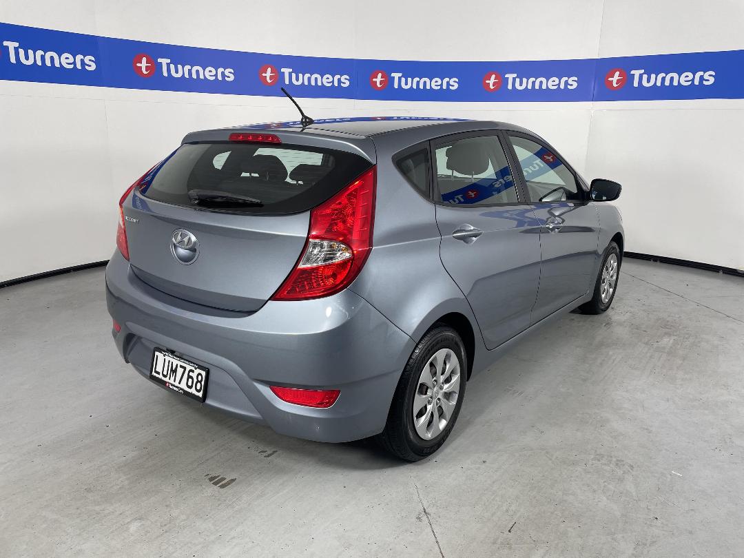 Photo '7' of Hyundai Accent Photo '7' of Hyundai Accent