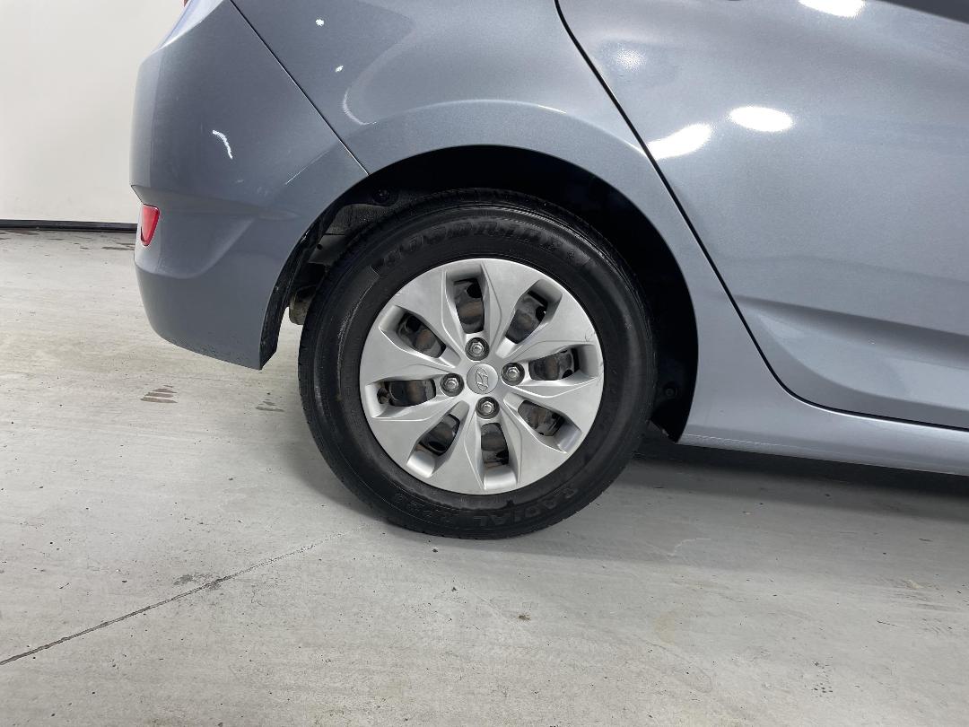 Photo '12' of Hyundai Accent Photo '12' of Hyundai Accent