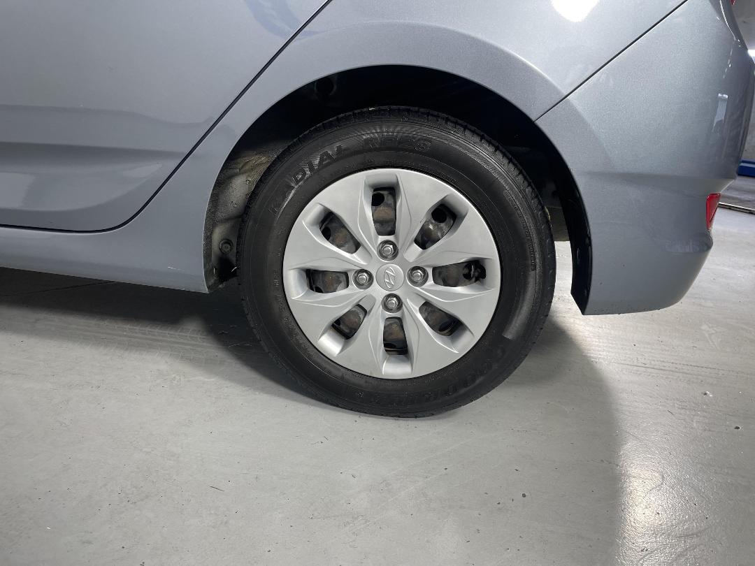 Photo '11' of Hyundai Accent Photo '11' of Hyundai Accent