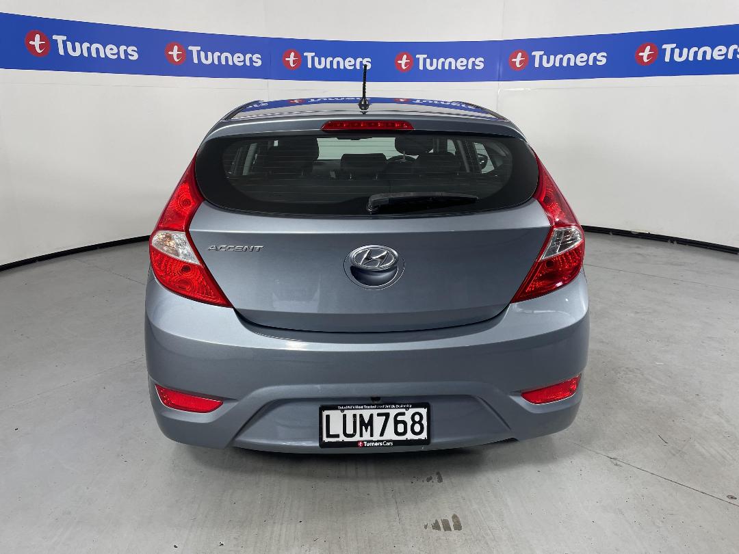 Photo '6' of Hyundai Accent Photo '6' of Hyundai Accent