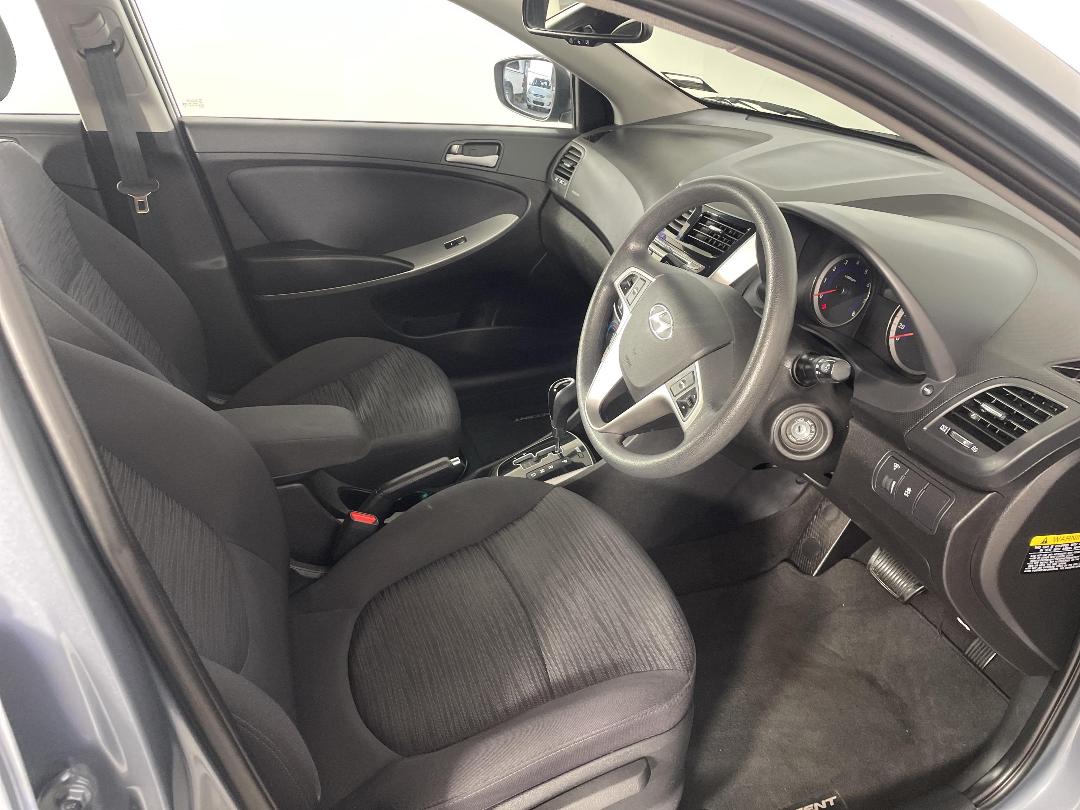 Photo '16' of Hyundai Accent Photo '16' of Hyundai Accent