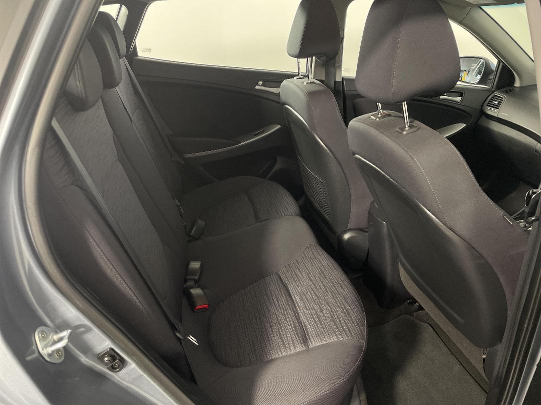 Photo '20' of Hyundai Accent Photo '20' of Hyundai Accent