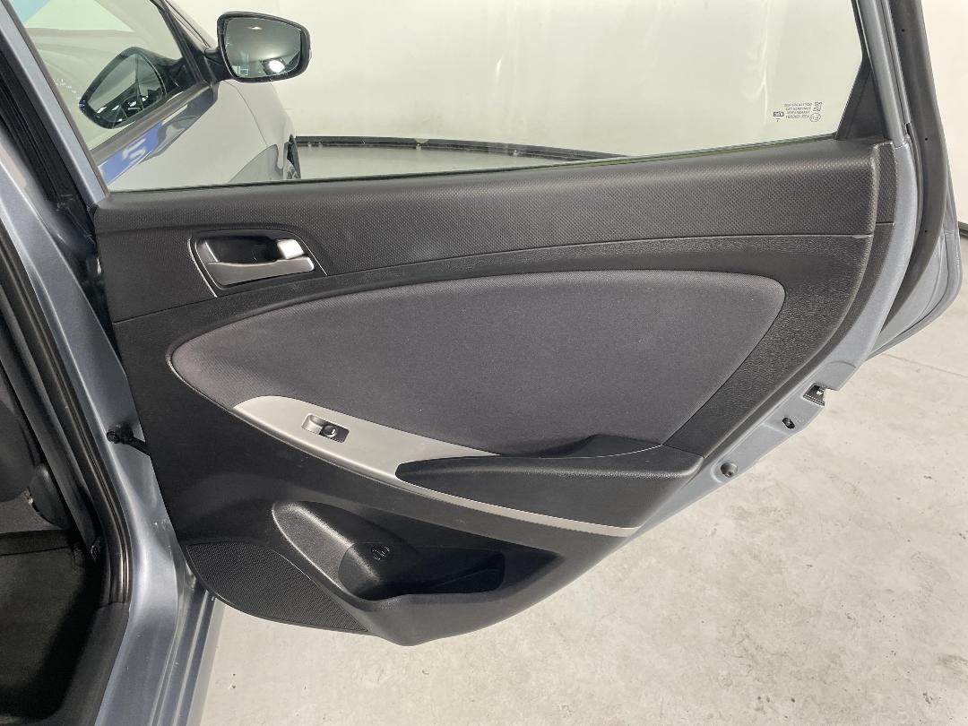 Photo '19' of Hyundai Accent Photo '19' of Hyundai Accent