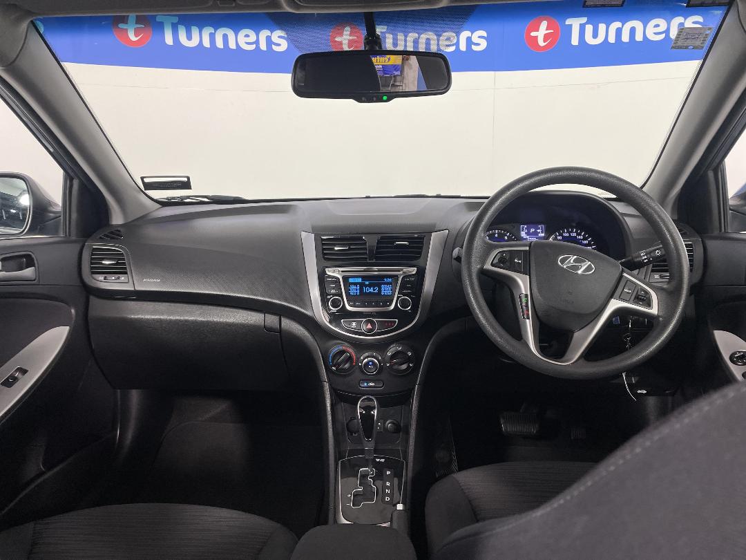 Photo '17' of Hyundai Accent Photo '17' of Hyundai Accent