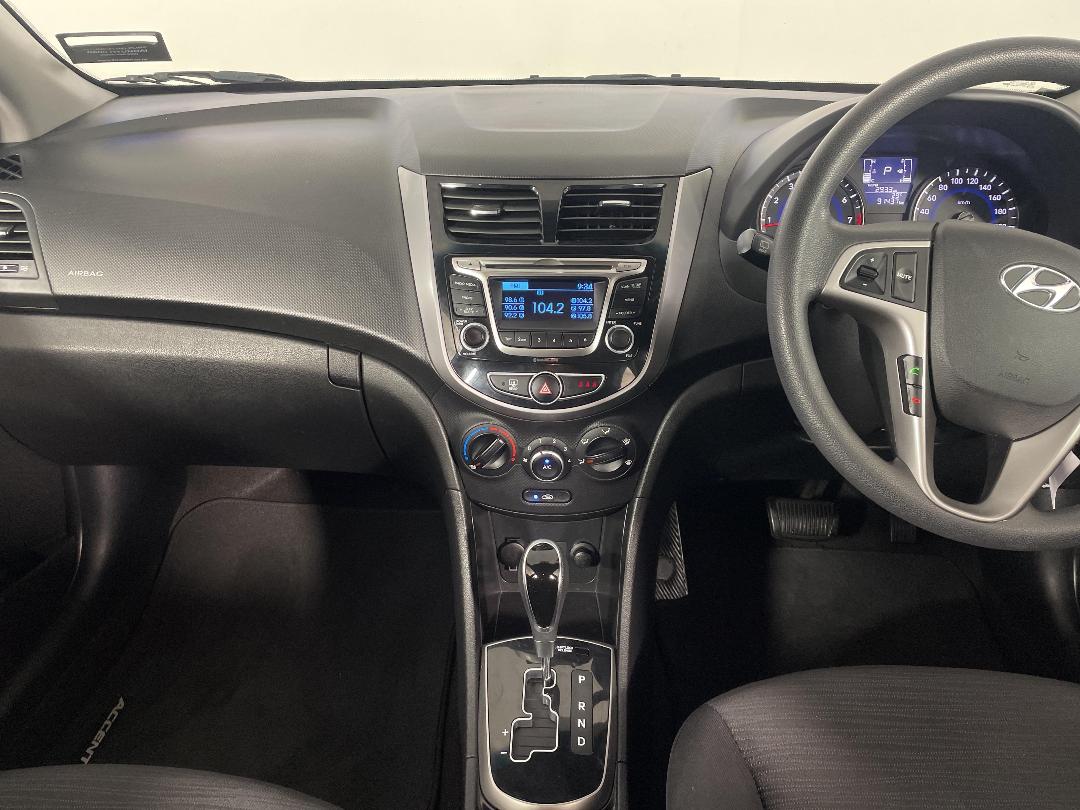 Photo '18' of Hyundai Accent Photo '18' of Hyundai Accent