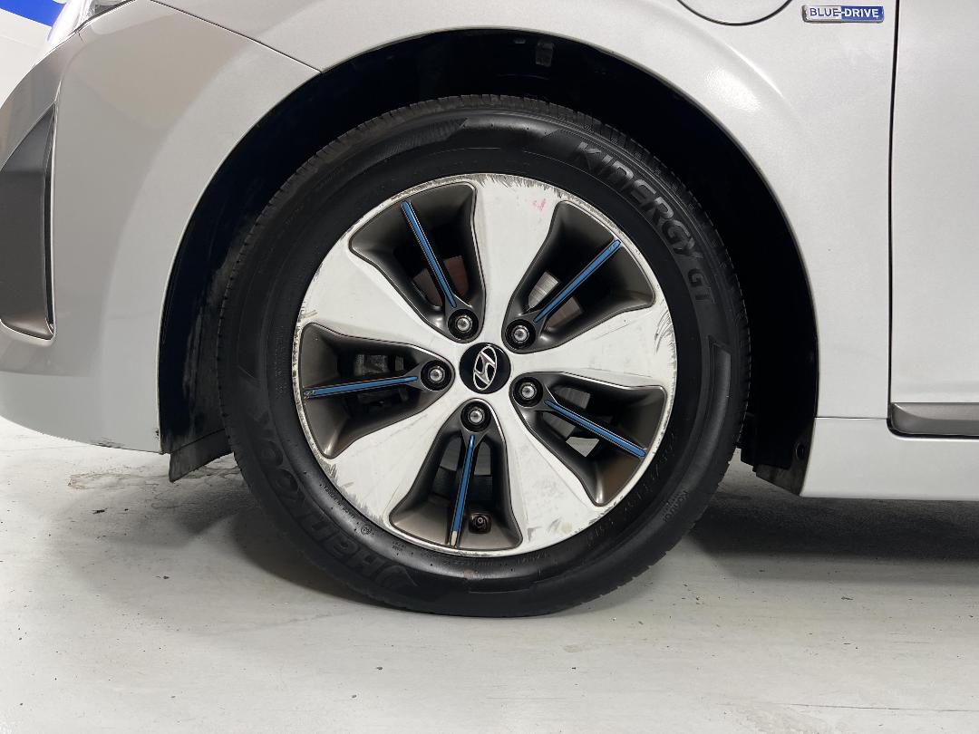 Photo '10' of Hyundai Ioniq Photo '10' of Hyundai Ioniq