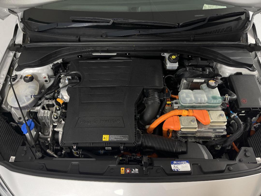 Photo '13' of Hyundai Ioniq Photo '13' of Hyundai Ioniq