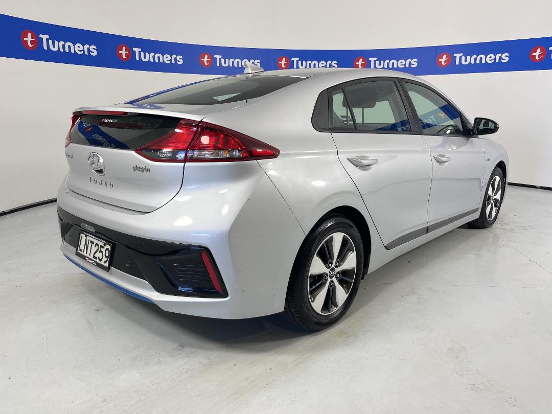 Photo '7' of Hyundai Ioniq Photo '7' of Hyundai Ioniq