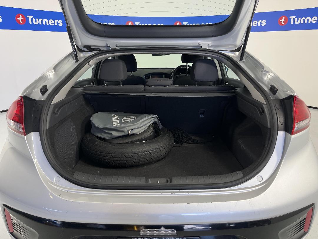 Photo '14' of Hyundai Ioniq Photo '14' of Hyundai Ioniq