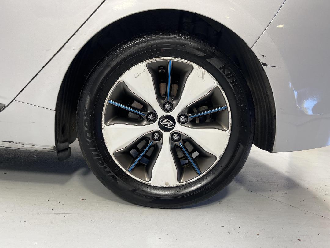 Photo '11' of Hyundai Ioniq Photo '11' of Hyundai Ioniq