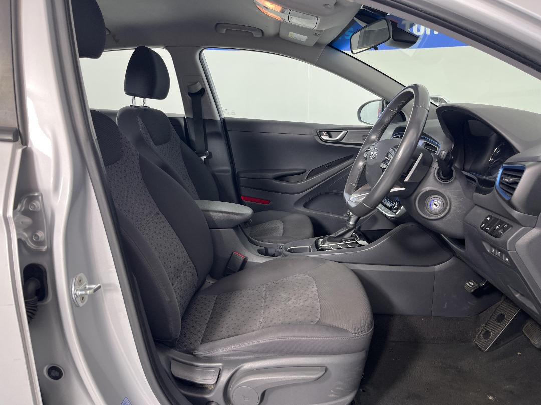 Photo '16' of Hyundai Ioniq Photo '16' of Hyundai Ioniq