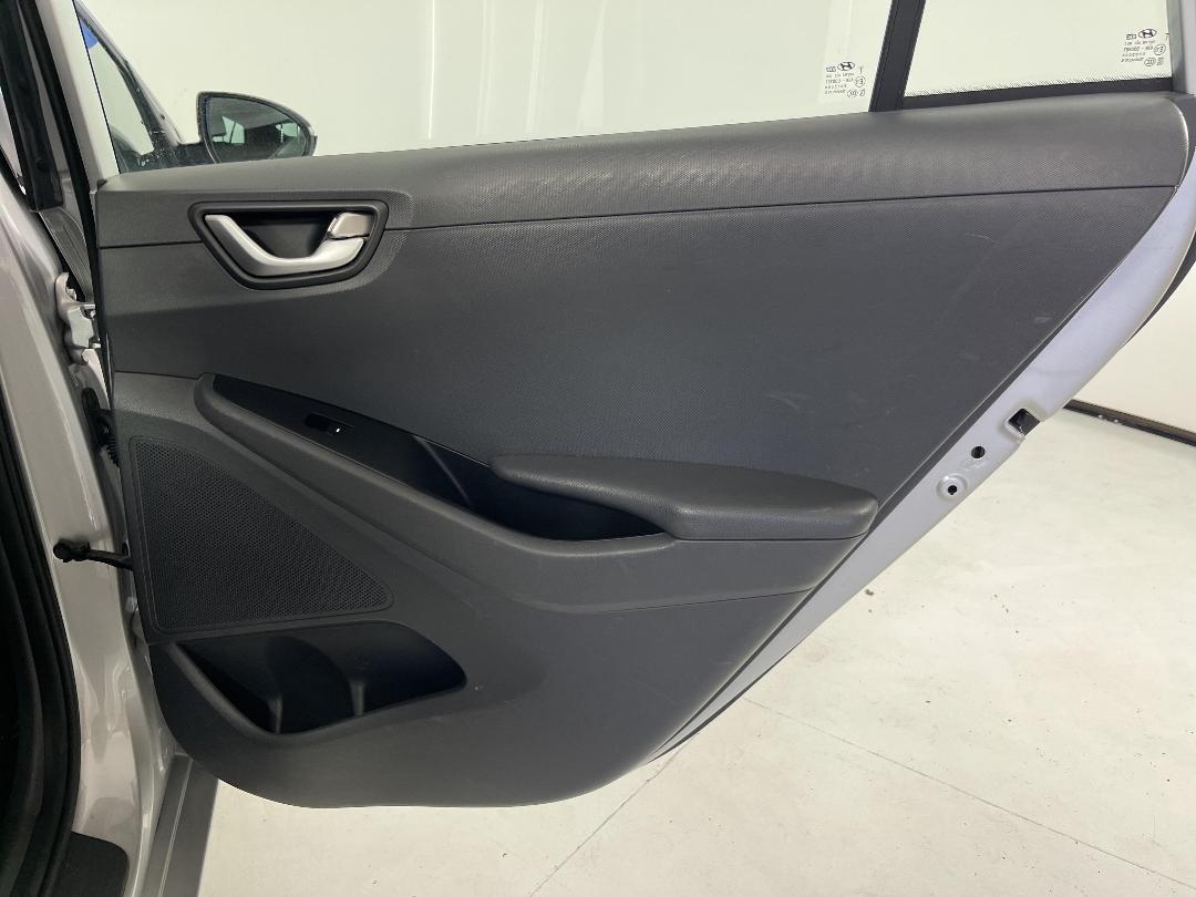 Photo '19' of Hyundai Ioniq Photo '19' of Hyundai Ioniq