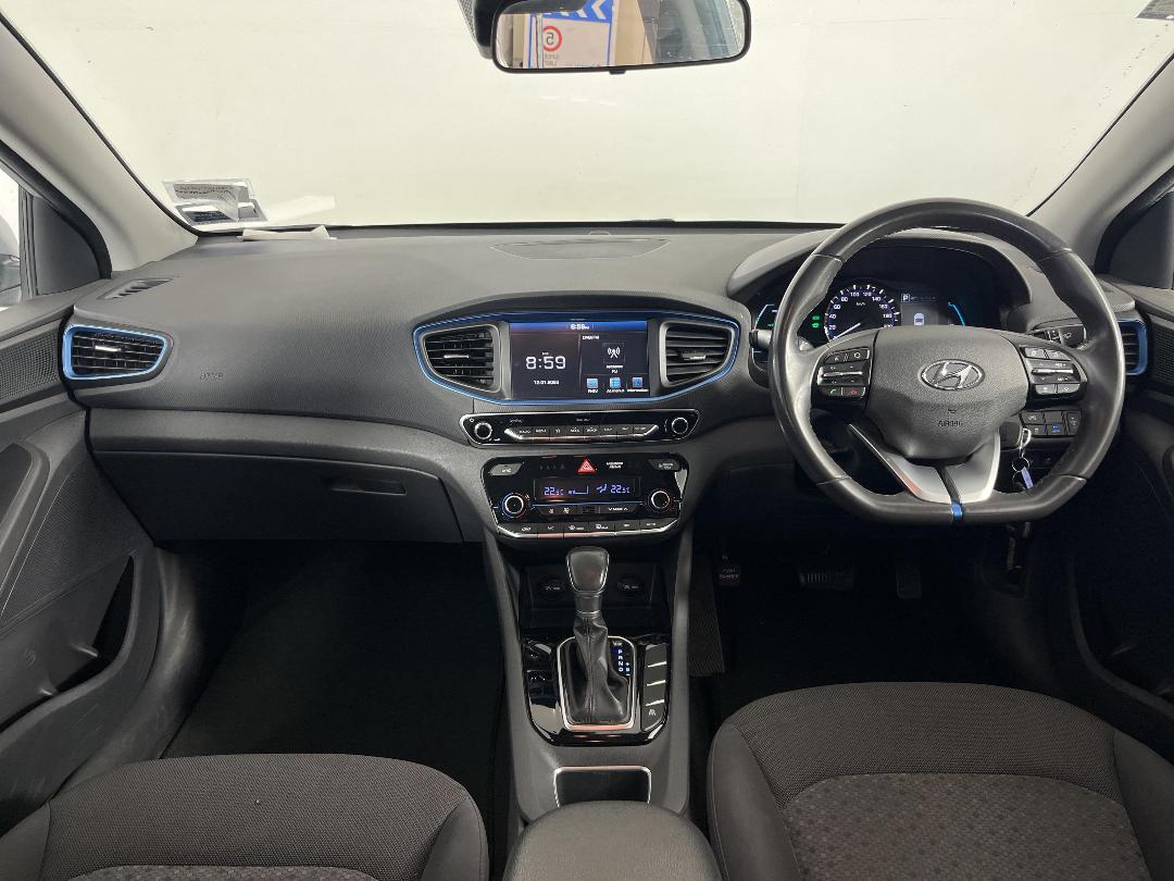 Photo '17' of Hyundai Ioniq Photo '17' of Hyundai Ioniq