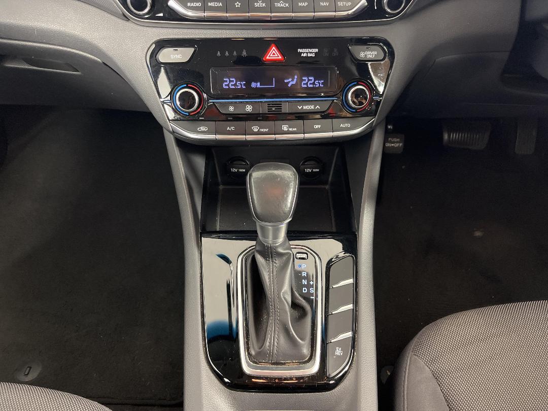 Photo '18' of Hyundai Ioniq Photo '18' of Hyundai Ioniq