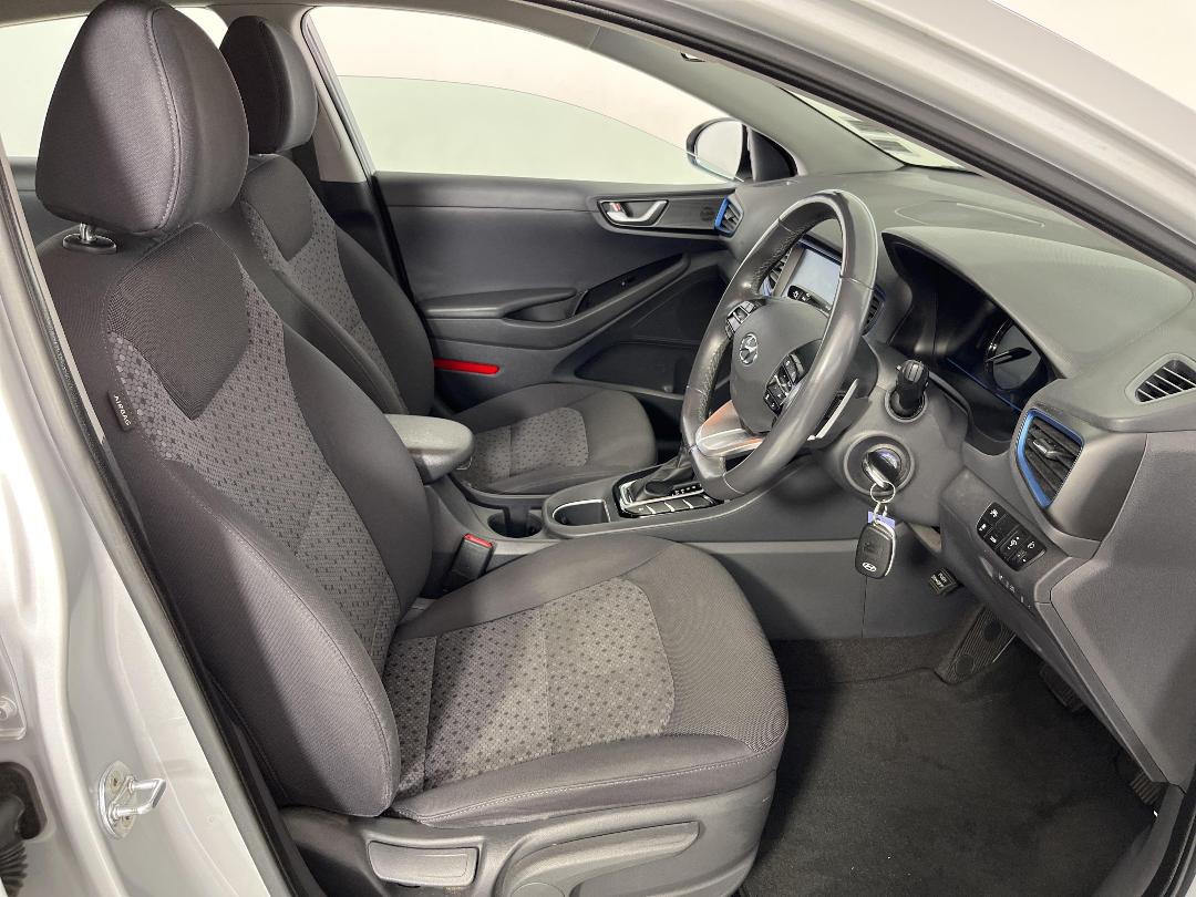 Photo '16' of Hyundai Ioniq