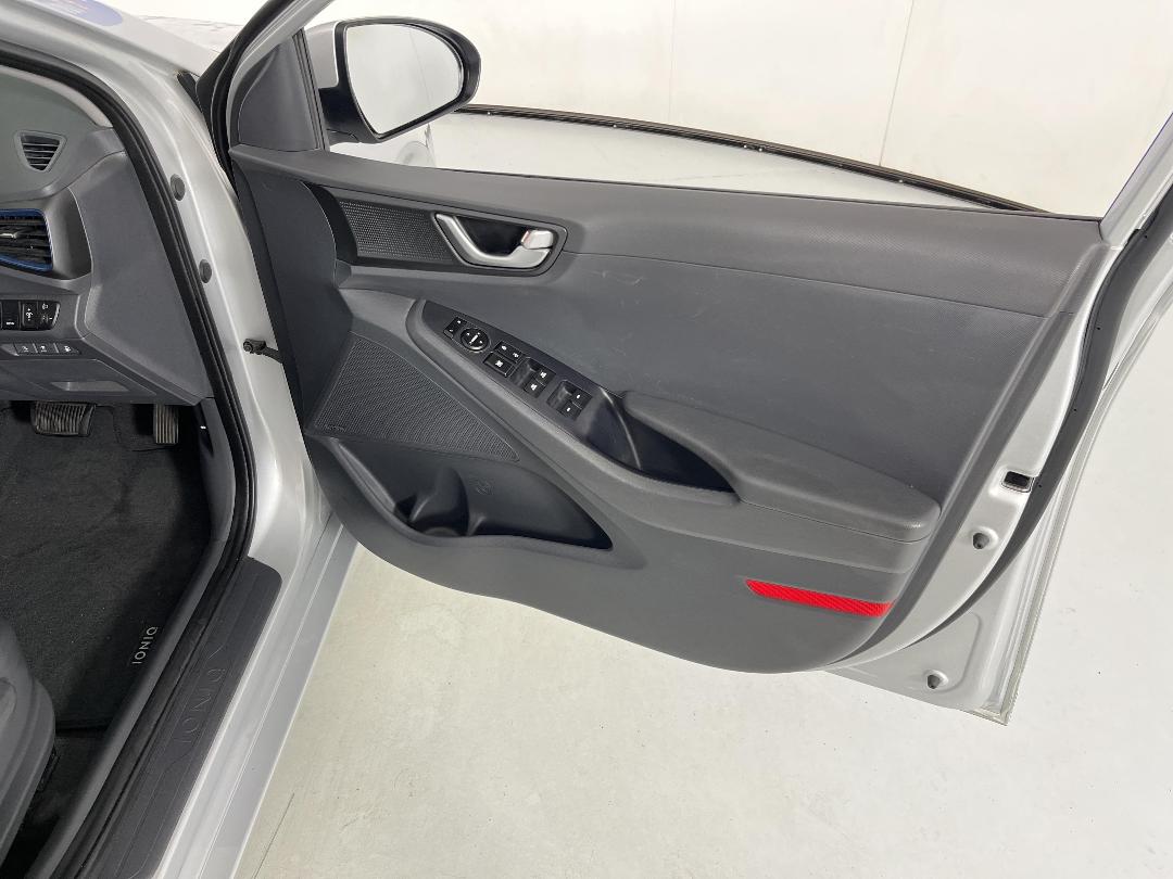 Photo '15' of Hyundai Ioniq