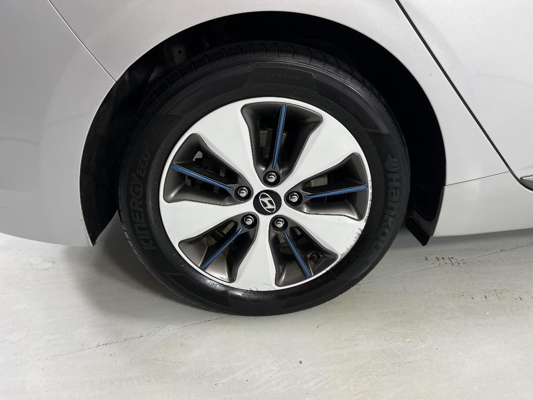 Photo '12' of Hyundai Ioniq