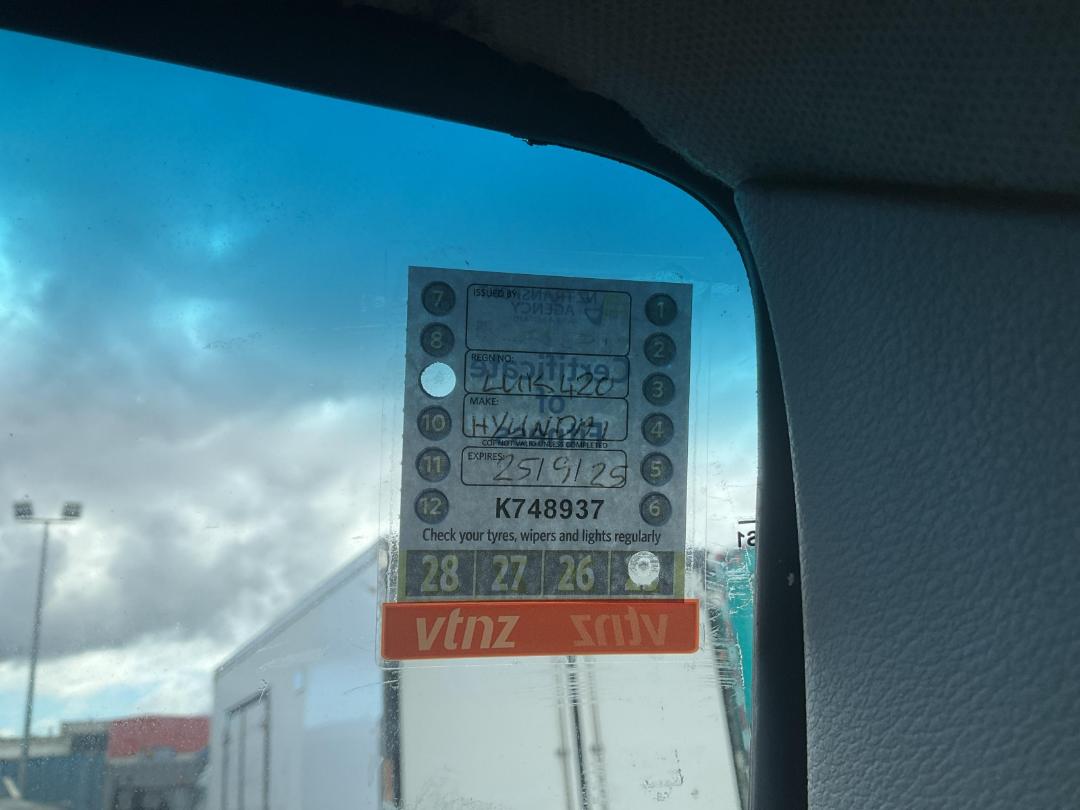 Photo '32' of Hyundai Mighty EX8L6 Tipper Photo '32' of Hyundai Mighty EX8L6 Tipper