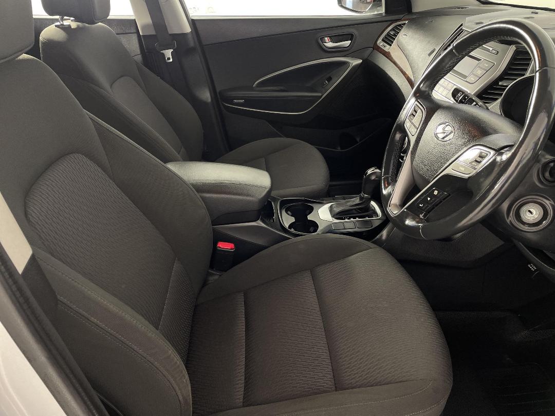 Photo '16' of Hyundai Santa FE