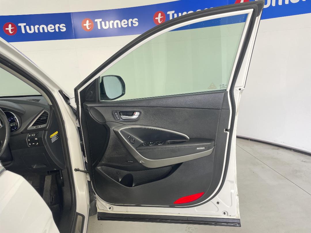 Photo '15' of Hyundai Santa FE Photo '15' of Hyundai Santa FE