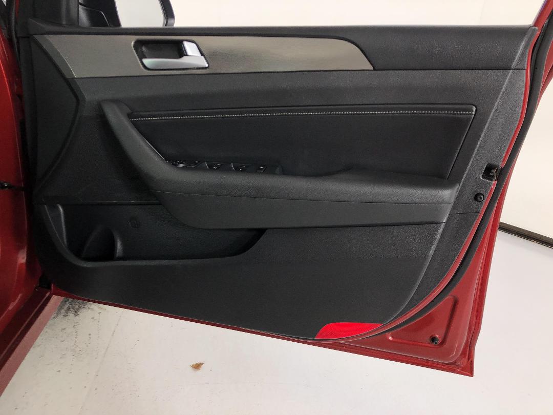 Photo '15' of Hyundai Sonata