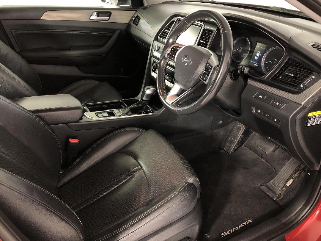 Photo '16' of Hyundai Sonata