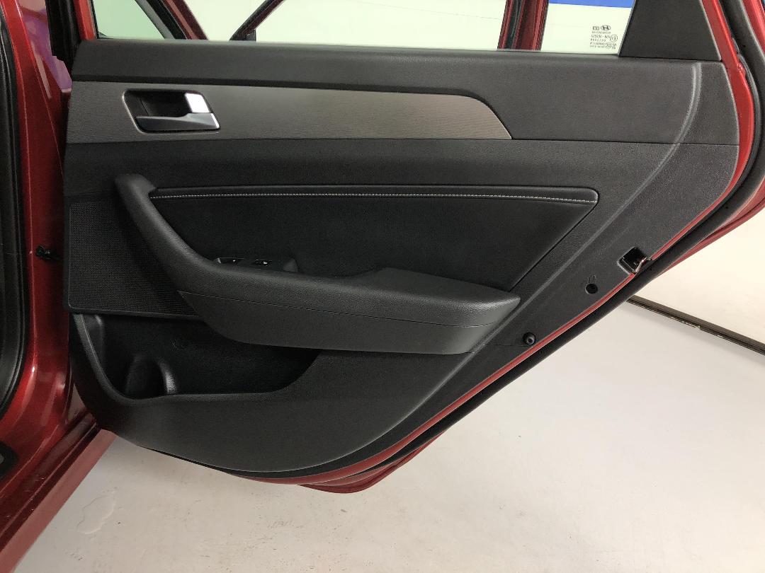 Photo '19' of Hyundai Sonata