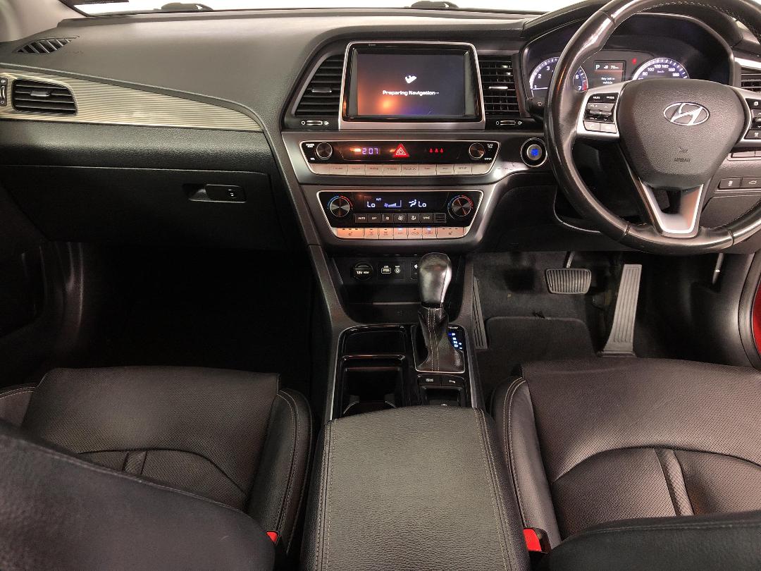 Photo '17' of Hyundai Sonata