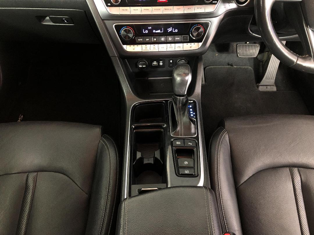 Photo '18' of Hyundai Sonata