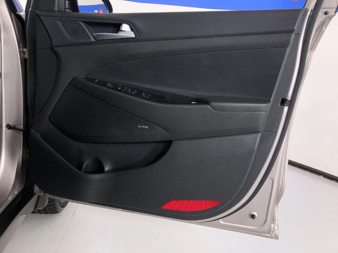 Photo '15' of Hyundai Tucson Photo '15' of Hyundai Tucson