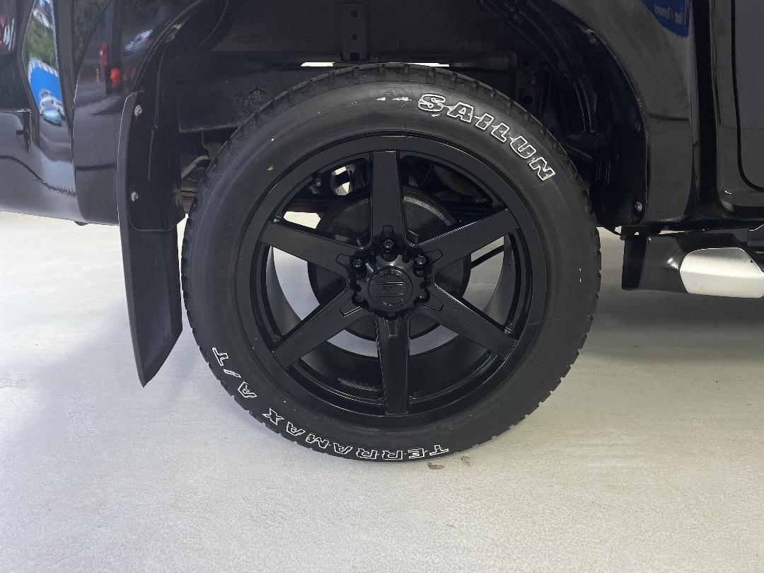 Photo '12' of Isuzu D-MAX