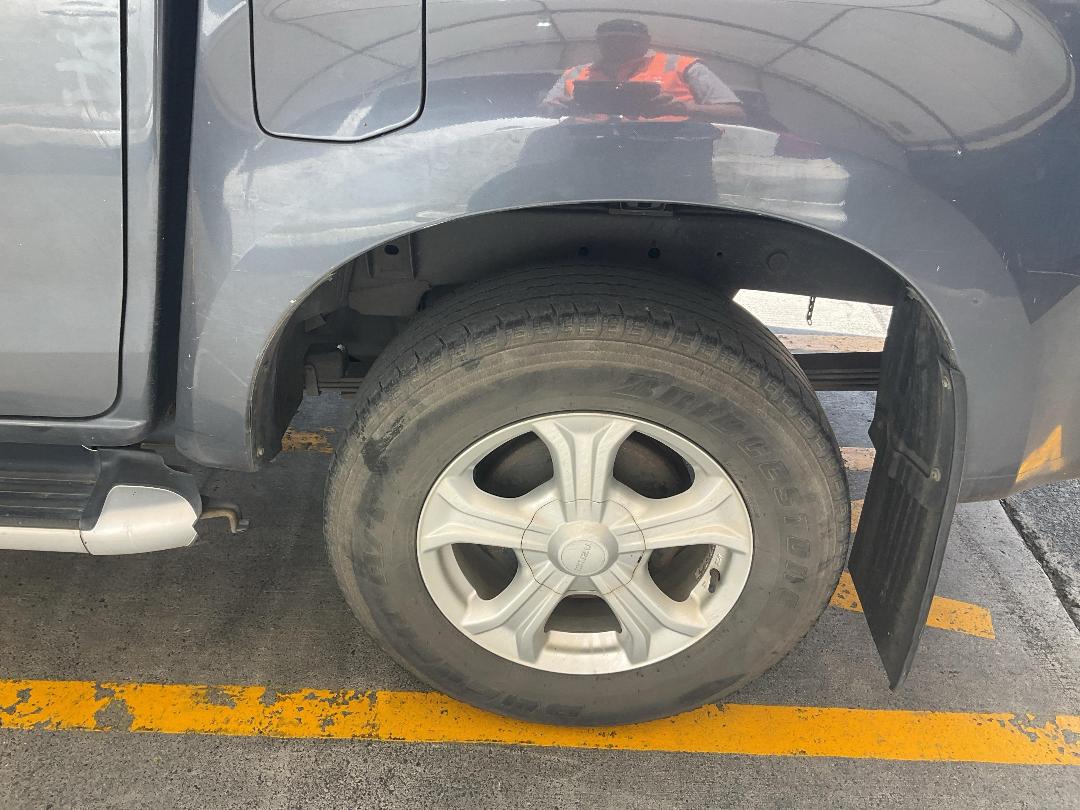 Photo '8' of Isuzu D-MAX LS DC Photo '8' of Isuzu D-MAX LS DC