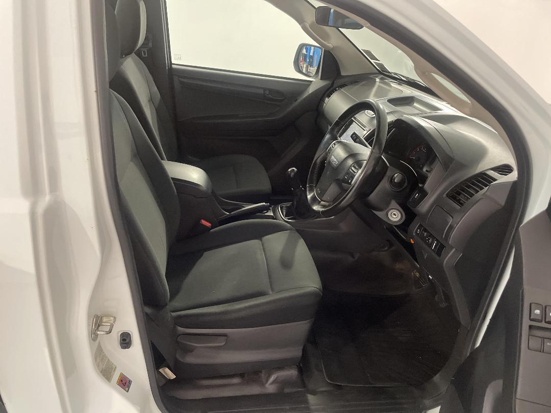 Photo '16' of Isuzu D-MAX Photo '16' of Isuzu D-MAX