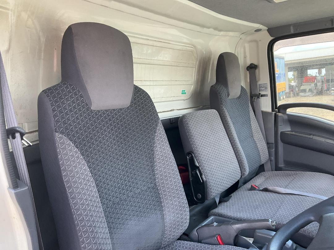 Photo '19' of Isuzu ELF Chiller