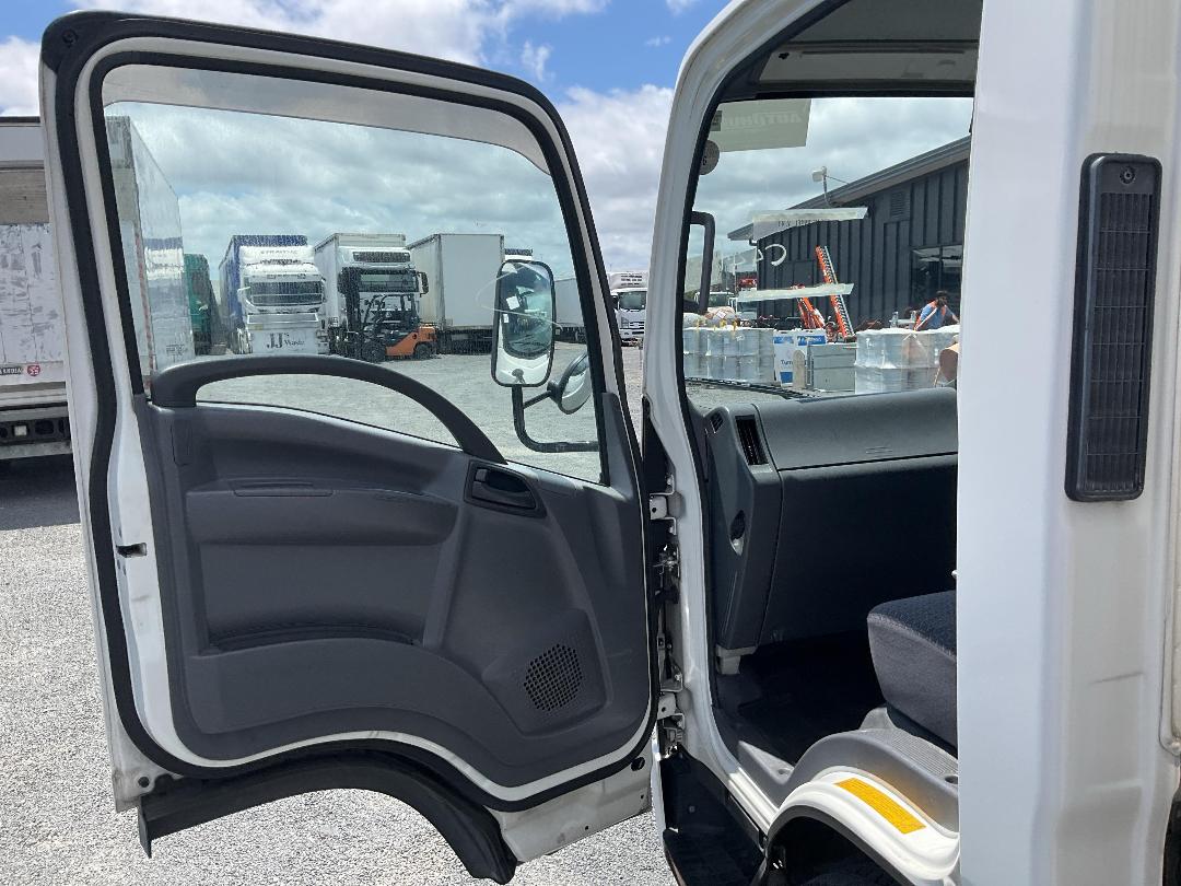 Photo '20' of Isuzu ELF Chiller