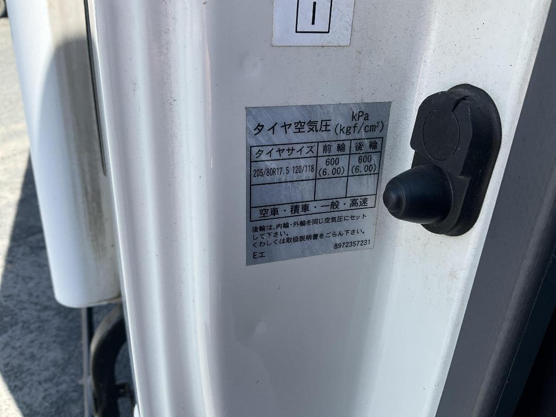 Photo '34' of Isuzu ELF Chiller