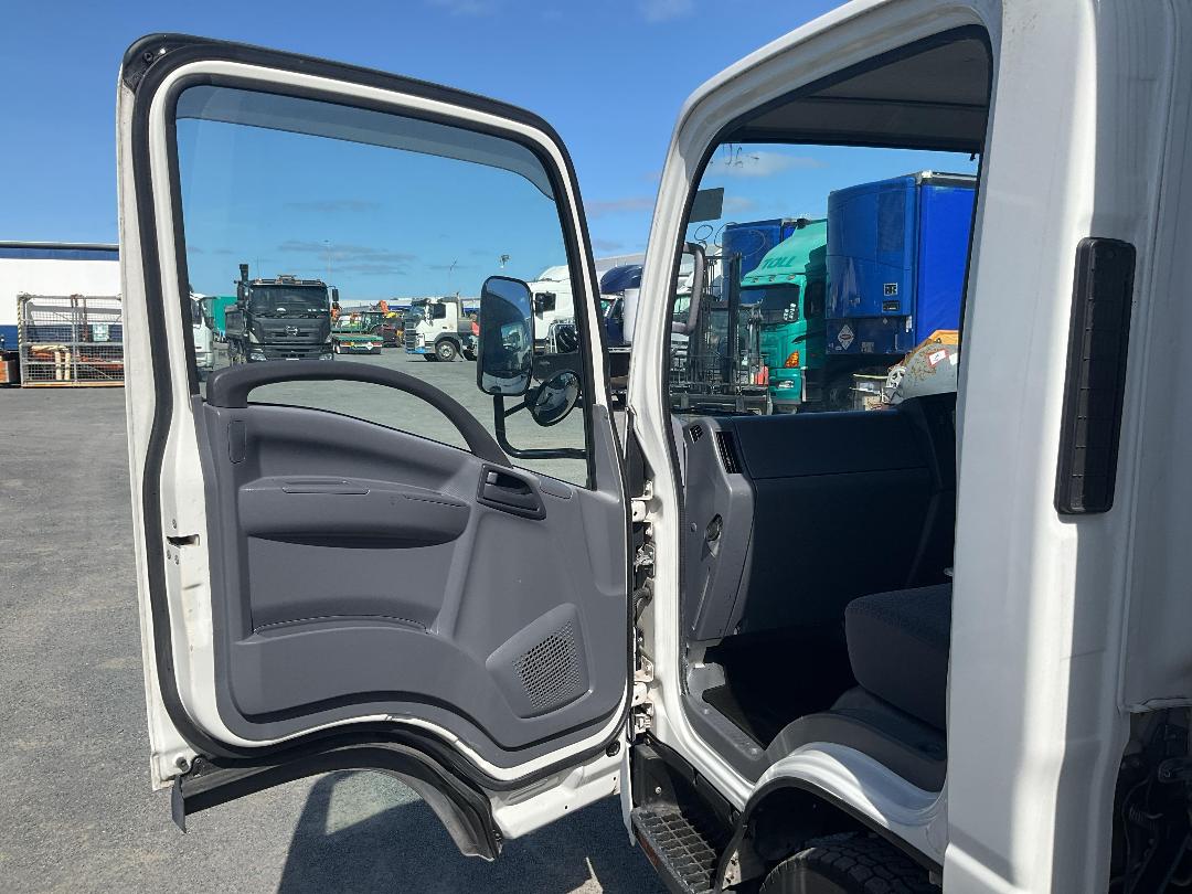 Photo '21' of Isuzu ELF Chiller Photo '21' of Isuzu ELF Chiller