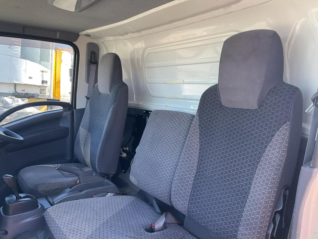 Photo '23' of Isuzu ELF Chiller Photo '23' of Isuzu ELF Chiller