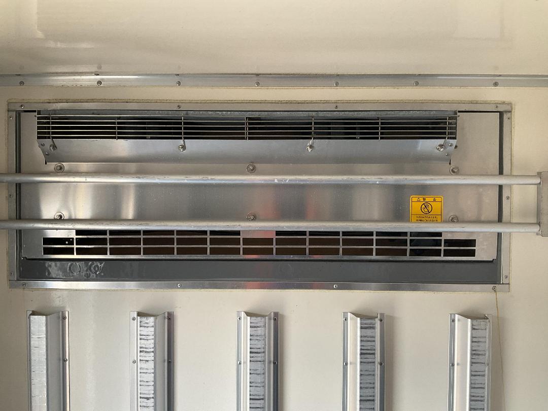 Photo '32' of Isuzu ELF Chiller Photo '32' of Isuzu ELF Chiller