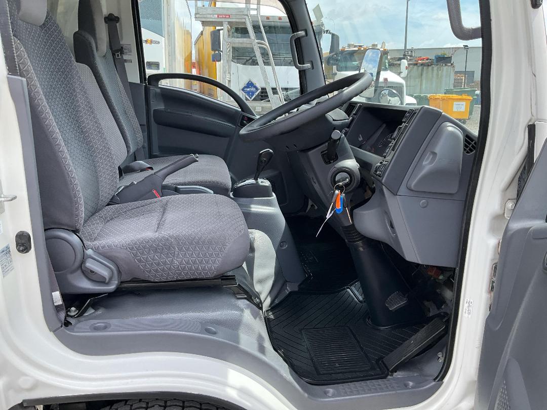 Photo '12' of Isuzu ELF Chiller Photo '12' of Isuzu ELF Chiller