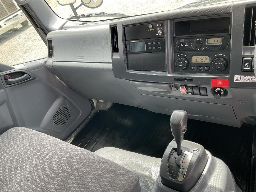 Photo '19' of Isuzu ELF Chiller Photo '19' of Isuzu ELF Chiller