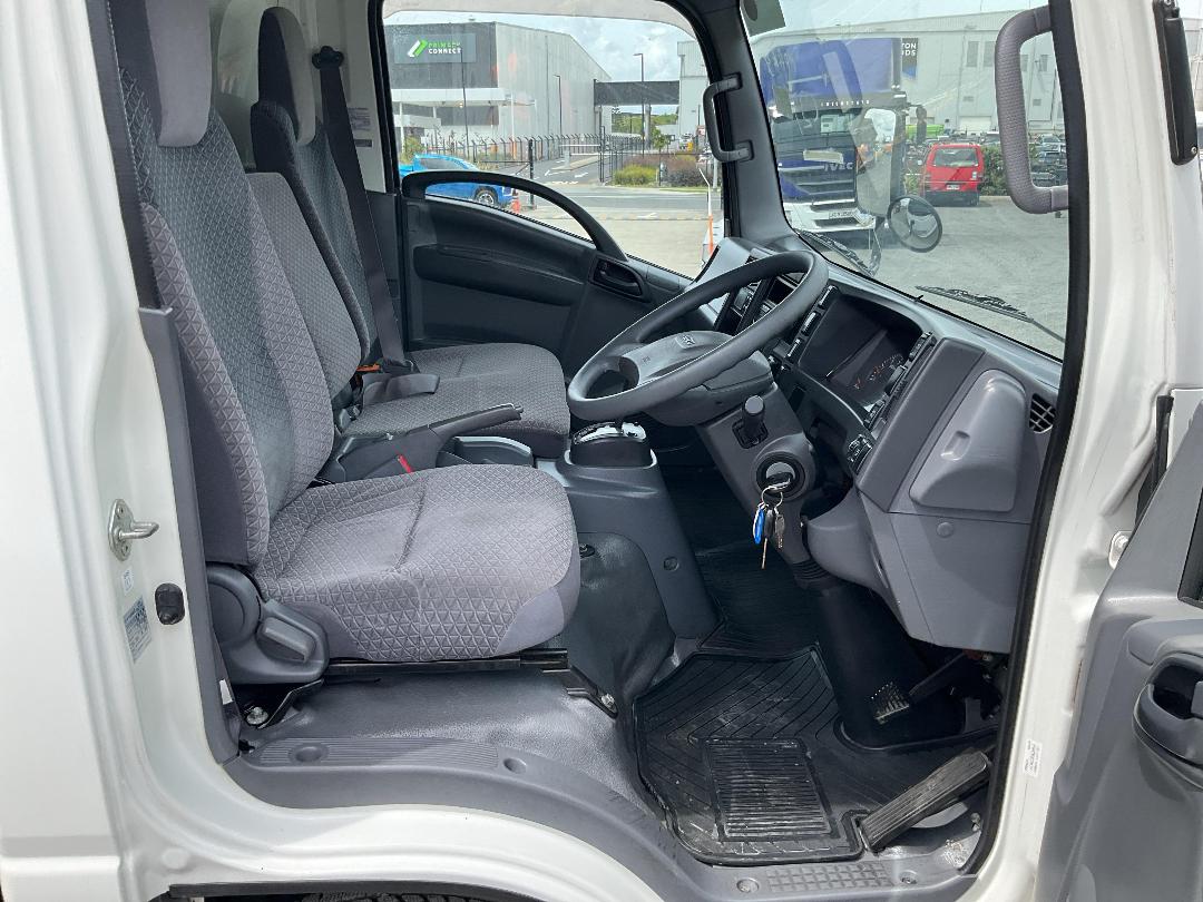 Photo '12' of Isuzu ELF Chiller Photo '12' of Isuzu ELF Chiller