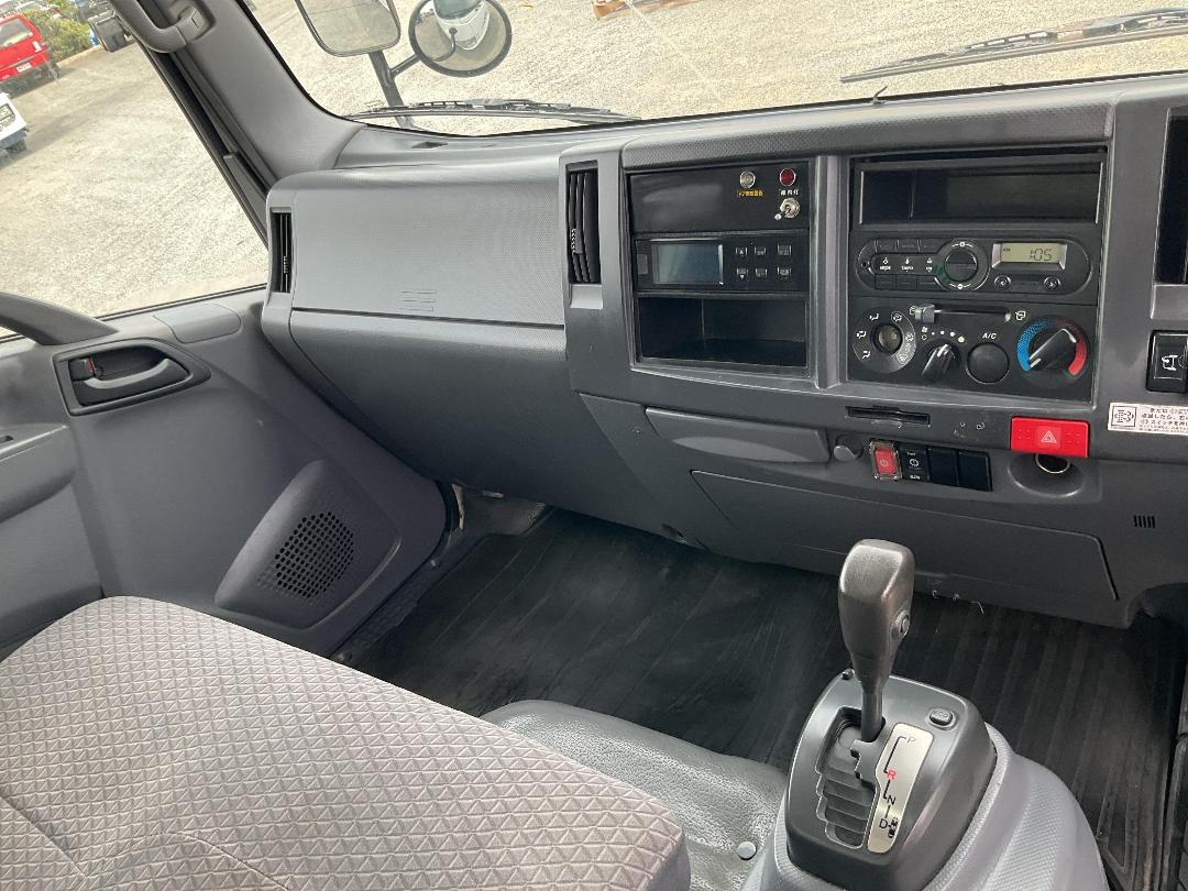 Photo '17' of Isuzu ELF Chiller Photo '17' of Isuzu ELF Chiller