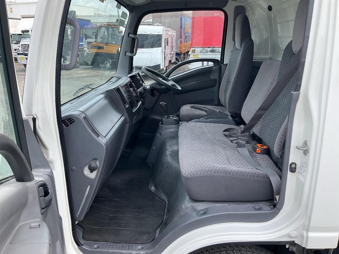 Photo '21' of Isuzu ELF Chiller Photo '21' of Isuzu ELF Chiller