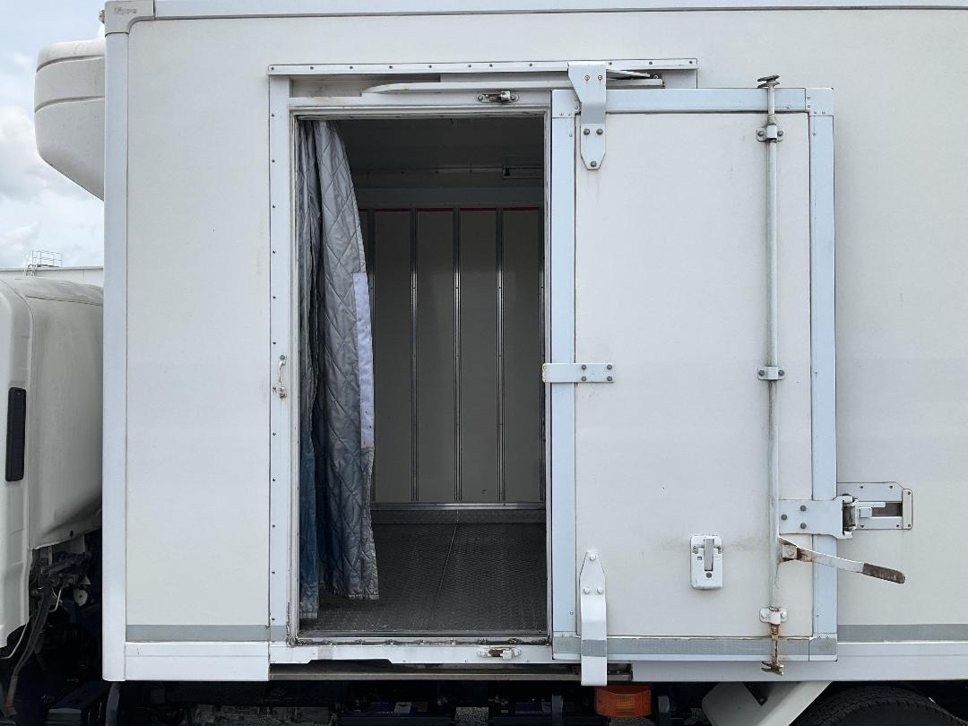 Photo '26' of Isuzu ELF Chiller Photo '26' of Isuzu ELF Chiller