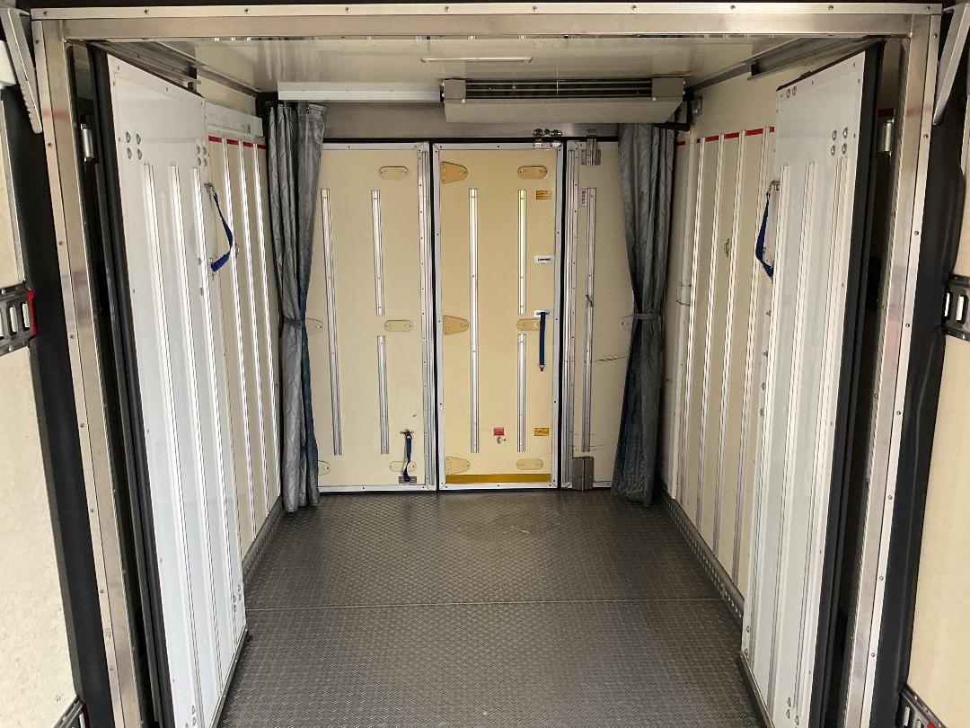 Photo '27' of Isuzu ELF Chiller Photo '27' of Isuzu ELF Chiller